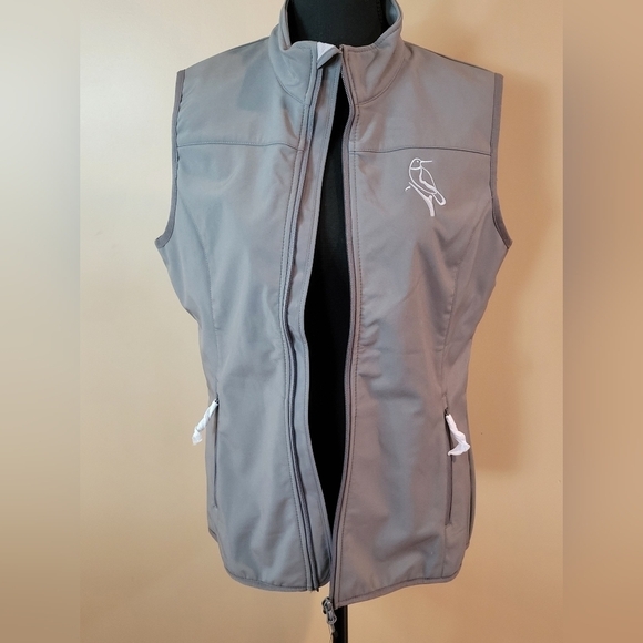 NWOT CLIQUE Vest, Zipper Closure with Pockets, Embroidered Bird Detail, Medium - Picture 3 of 13
